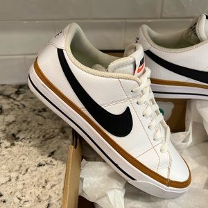 Womans Nike Court legacy Sneaker sz 7.5